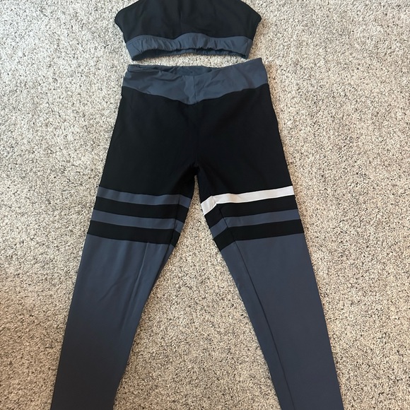 Stylish Black and Gray Active wear set- Size L - Picture 1 of 3